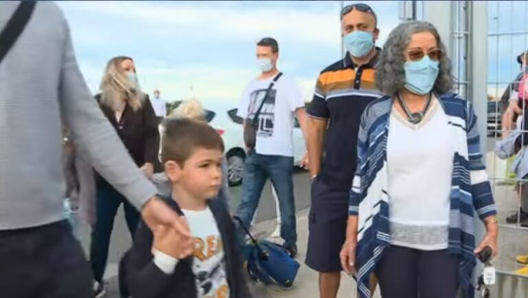 Francë, nxënësit kthehen në shkollë mes shqetësimeve për Covid-19