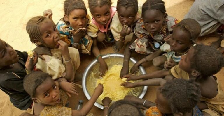 Pandemia e Covid-19 shton rrezikun, “Save the Children” jep alarmin: 70000 fëmijë në Afrikë rrezikojnë të vdesin nga uria