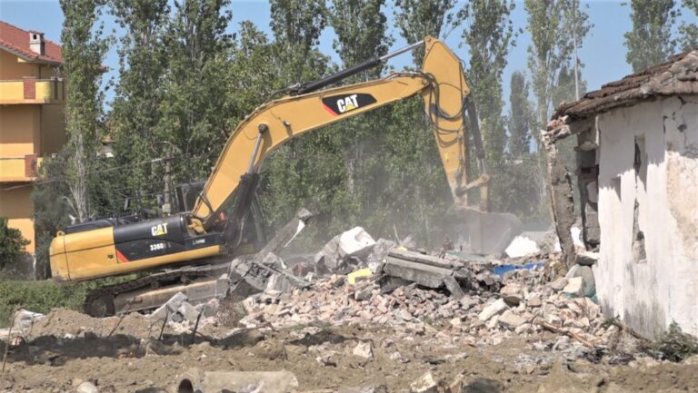 Rindërtimi i Thumanës, tërmeti nxjerr problemet e pronësisë