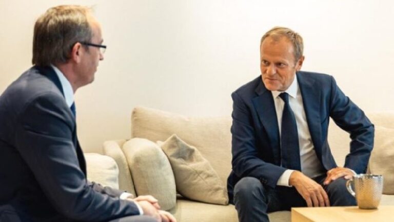 Kryeministri Hoti takon Donald Tusk: Kosova i ka përmbushur kriteret për heqjen e vizave