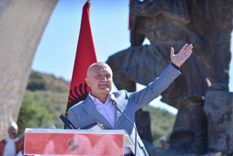 “11 shtator 2001”/ Presidenti Meta përkujton viktimat e sulmeve terroriste: Jemi në krah të popullit amerikan