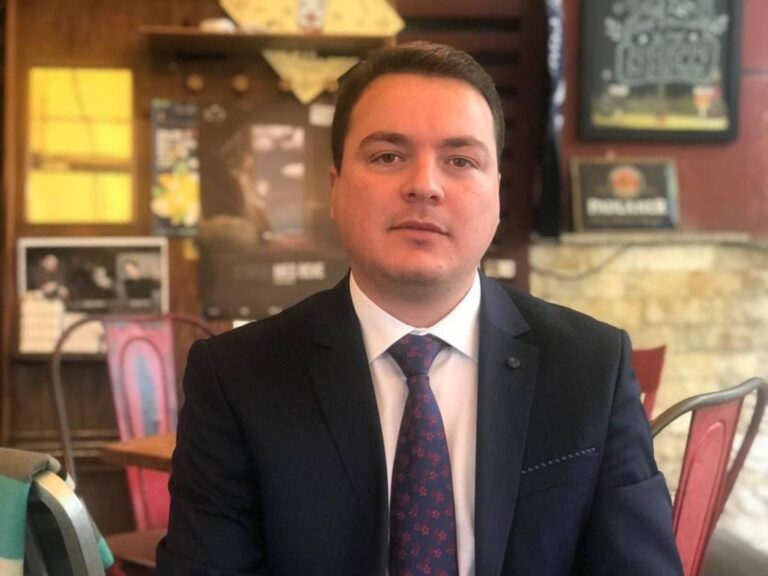 Fatos Nano poshtëroi veten