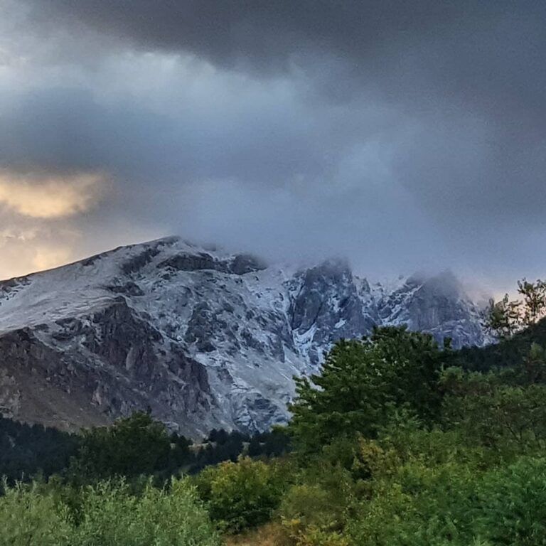 FOTO që të lenë pa fjalë/ Bora e parë zbardh edhe Korabin