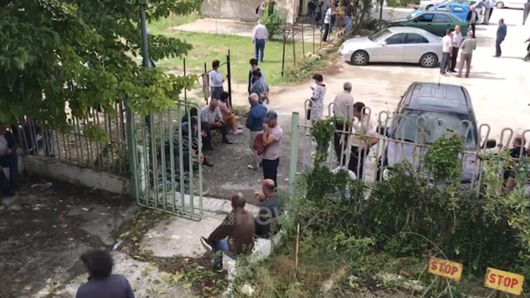 Aksident në Korçë, automjeti përplas këmbësoren