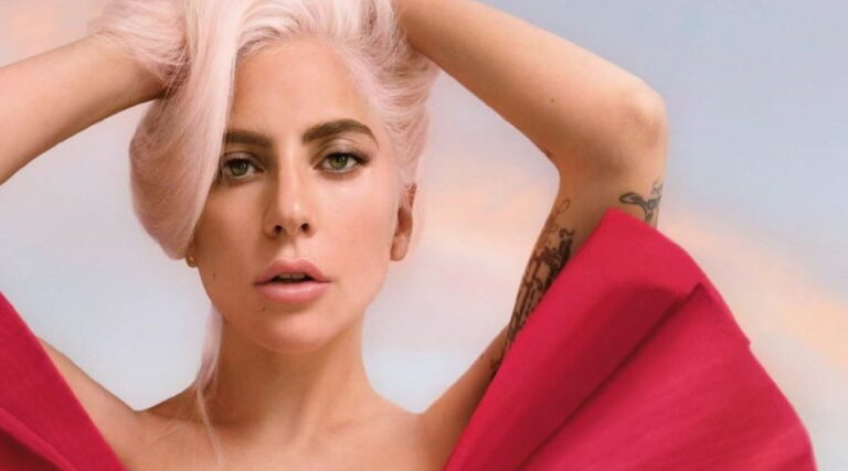 Lady Gaga me fustan të kuq është imazhi i ri i një parfumi