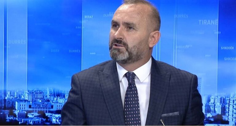Kodi Zgjedhor, Ulsi Manja sqaron “listat e hapura”