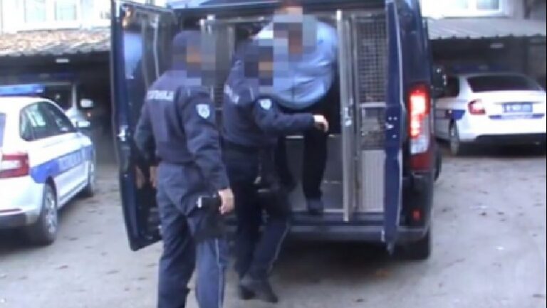 Publikuan video duke fyer shqiptarët, ndalohen 16 të rinj maqedonas