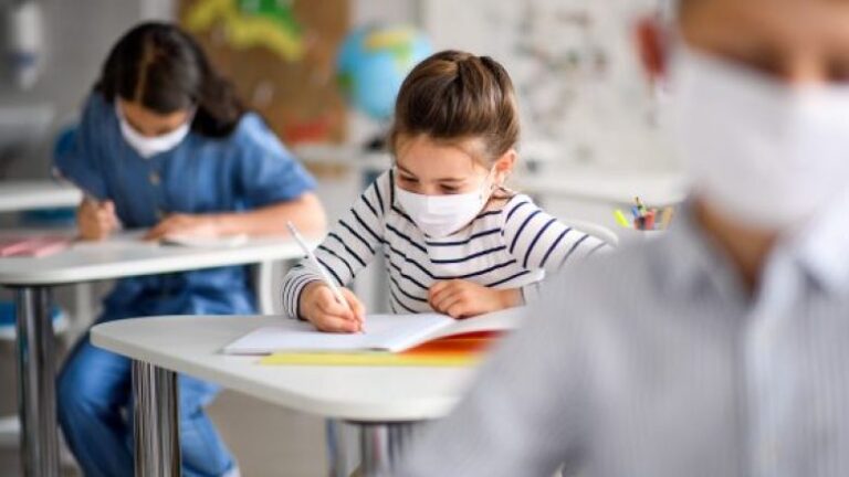 Nëndrejtoresha e shkollës 9-vjeçare në Ersekë, pozitive me Covid-19