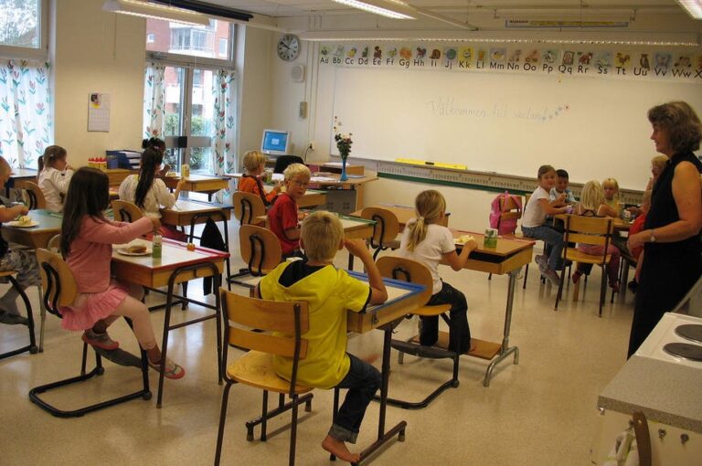 Në Itali maska jo e detyrueshme në klasë, nëse respektohet distanca 1 metër