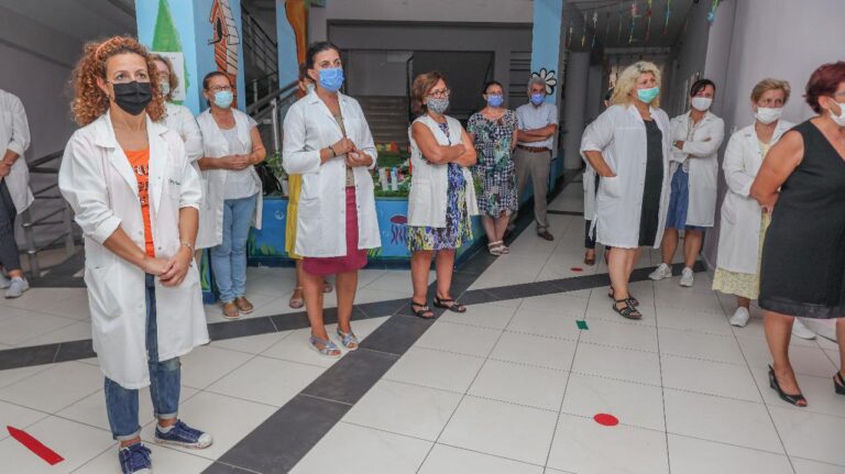 30 mijë arsimtarë në kategorinë e të rrezikuarve, mësuesit: Na vaksinoni ndaj Covid-19