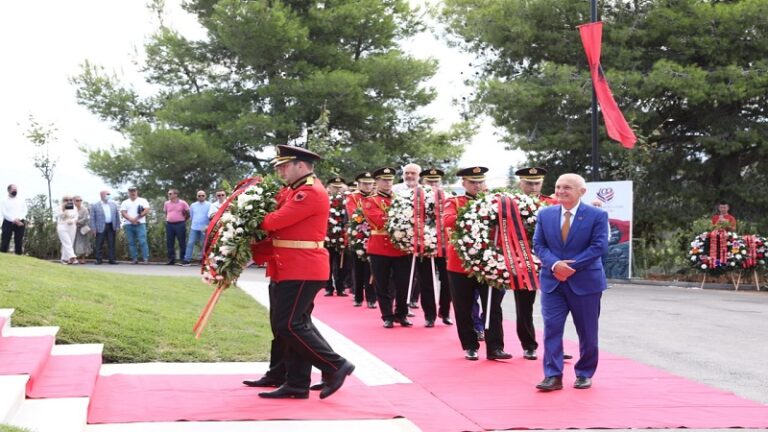 Presidenti Meta nderon heronjtë e Luftës së Vlorës: Gjaku i dëshmorëve të rënë për lirinë e Shqipërisë nuk do të harrohet kurrë!