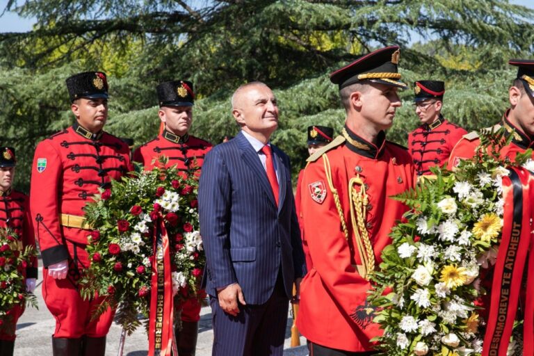 Presidenti Meta: Të bashkohemi kundër pushtimit nga një bandë oligarkësh që kanë uzurpuar institucionet