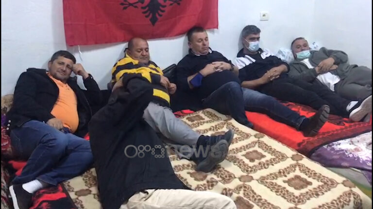 Naftëtarët e ngujuar në grevë urie: Zoti Ruçi, ju mund të na jepni zgjidhje!