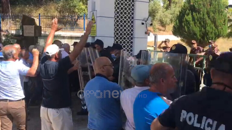 Naftëtarët e Ballshit sërish në protestë. Gati të hyjnë në grevë urie
