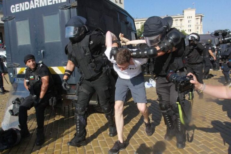 “Kjo nuk është Bjellorusia!” Kaos në Bullgari, xhandarmëria doli në rrugë