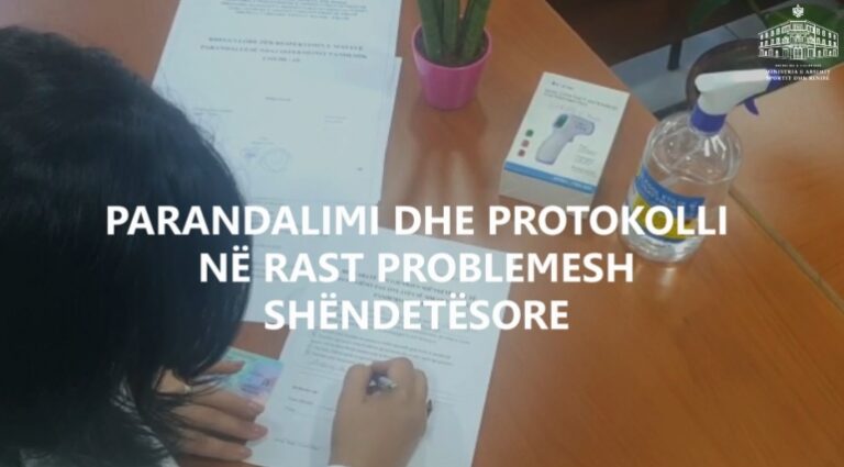Pak ditë para nisjes së vitit shkollor, Shahini nxjerr videon: Ja si do zbatohet protokolli për kujdesin shëndetësor