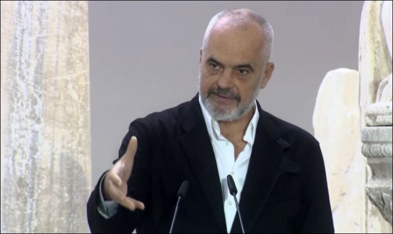 Shembja e Teatrit, “piktori” Rama sulmon artistët: Vajtojnë ende për atë ngrehinë