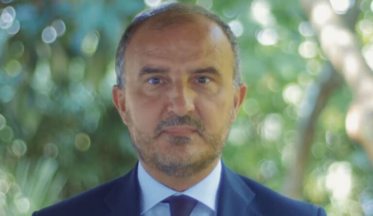 Ambasadorët e BE mesazh qytetarëve për COVID-19, Soreca në shqip: Mbaj maskën, laji duart! (VIDEO)