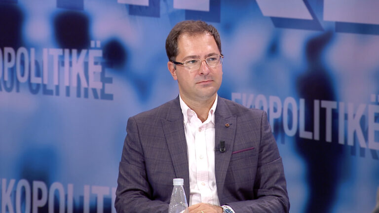 Mateo Spaho: Në Shqipëri nuk zbatohet ligji, njerëzit po kthejnë mbrapsh paratë që marrin në bankë