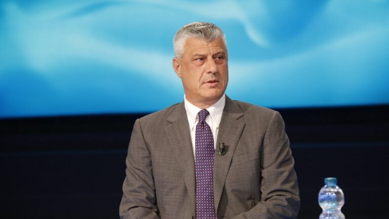 Kreshnik Spahiu i kërkon live dorëheqjen Presidentit Thaçi, ja si përgjigjet ai