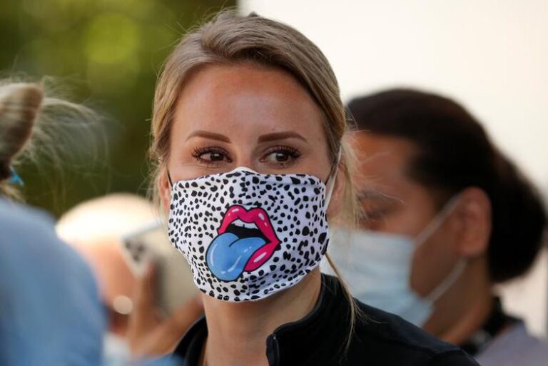 Nëse bëni këtë veprim kur mbani maskë, ndihmoni në përfundimin e pandemisë