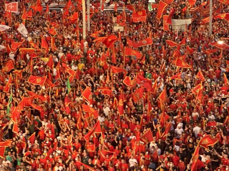 “Nuk e japim Malin e Zi”, mbi 50 mijë tubim në sheshin “Pavarësia” në Podgoricë