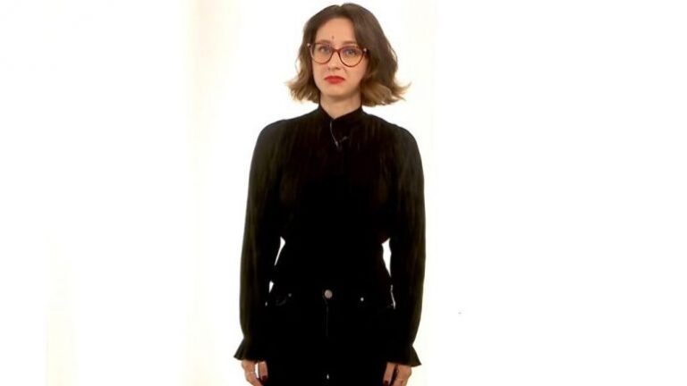 “Unë, kufoma e ardhshme”, interpretimi rrëqethës i poezisë së Kaltrina Pacollit nga Rita Behadini, kushtuar grave