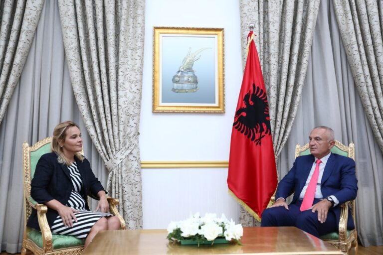 Presidenti Meta pret kryetaren e LSI-së në Presidencë (VIDEO)