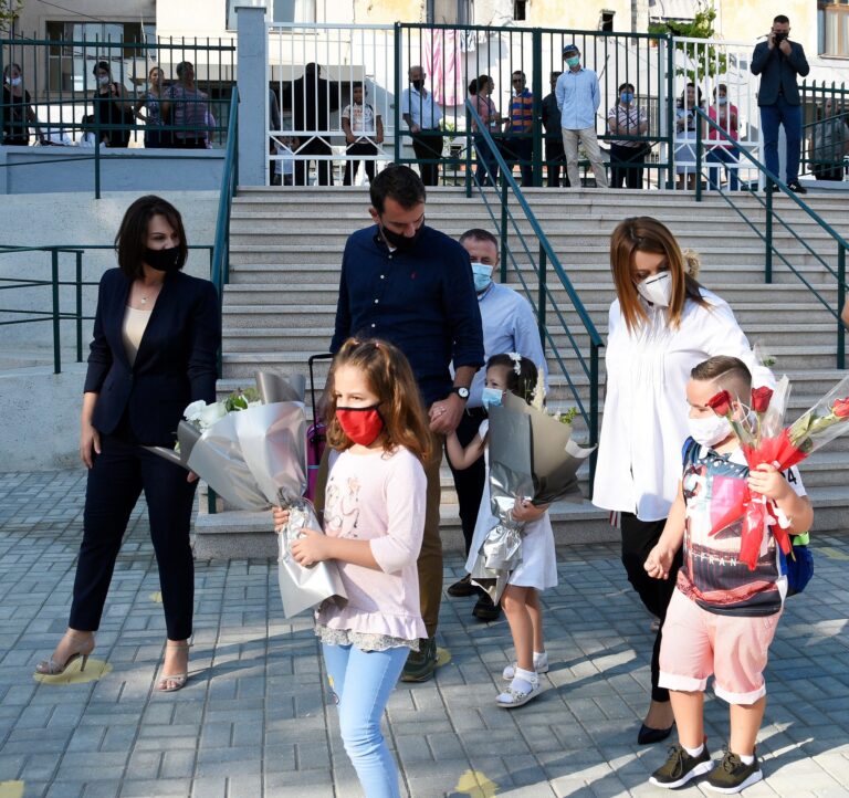 Fëmijët e Kombinatit nisin vitin e ri mësimor në shkollën e rikonstruktuar “1 Qershori”, Veliaj: Vitin tjetër, më shumë shkolla të reja