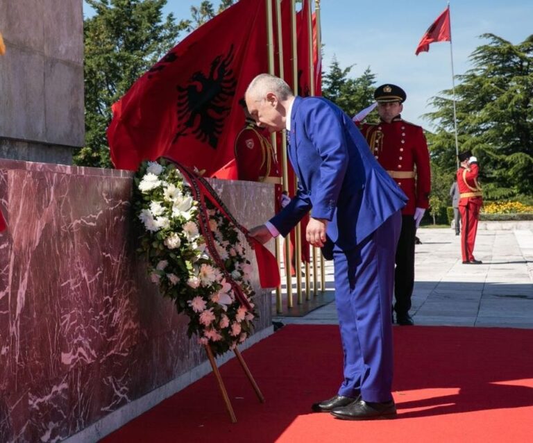 Presidenti Meta: Topana u ndez tym e flakë. Betejat heroike, dëshmi e atdhedashurisë dhe urrejtjes ndaj pushtuesit