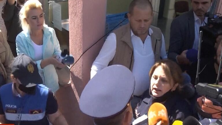 Gjyqtarja Margjeka ndalohet nga policia të flasë: Ky shtet është mafie. Po më dënojnë se nuk njoha zgjedhjet në Durrës (VIDEO)