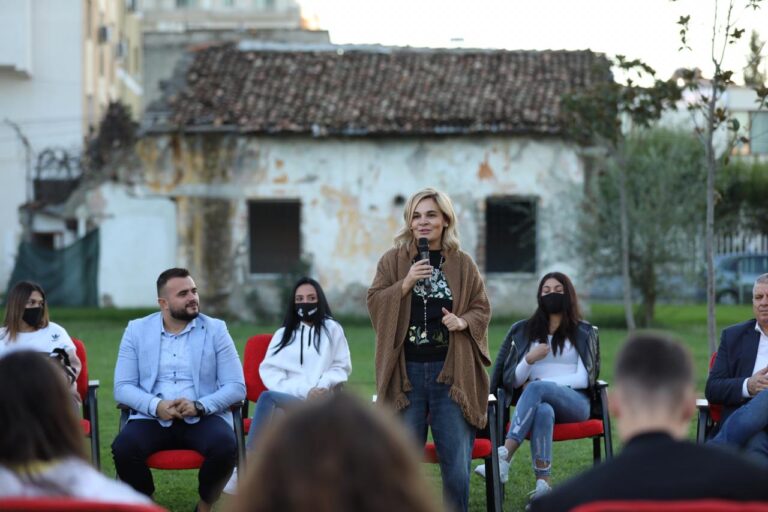 Kryemadhi: Politika i ka mbyllur rrugët rinisë, problem shpopullimi i vendit në Fier dhe gjithë Shqipërinë