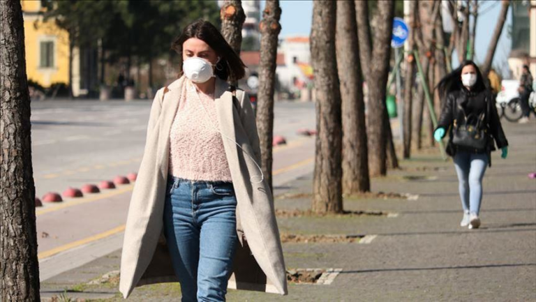 A mund të infektohemi dy herë nga COVID-19? Ja çfarë thonë ekspertët