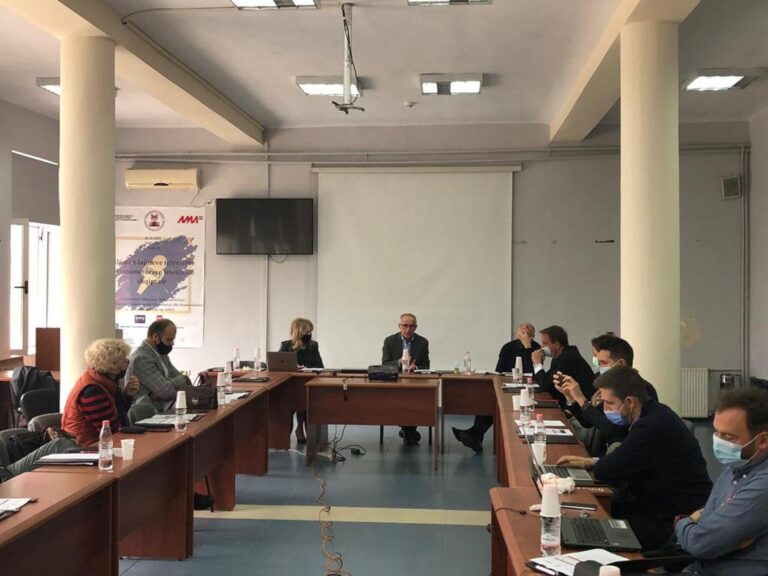 Filmat shqiptarë të para viteve ’90 – “thes i shpuar”, menaxhim i gabuar
