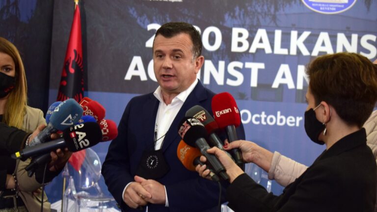 Balla reagon për kthimin e buxhetit nga Presidenti Meta
