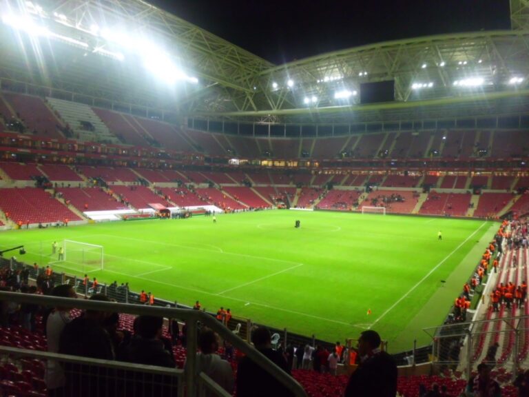 Turqia merr vendimin, federata rikthen tifozët në stadiume