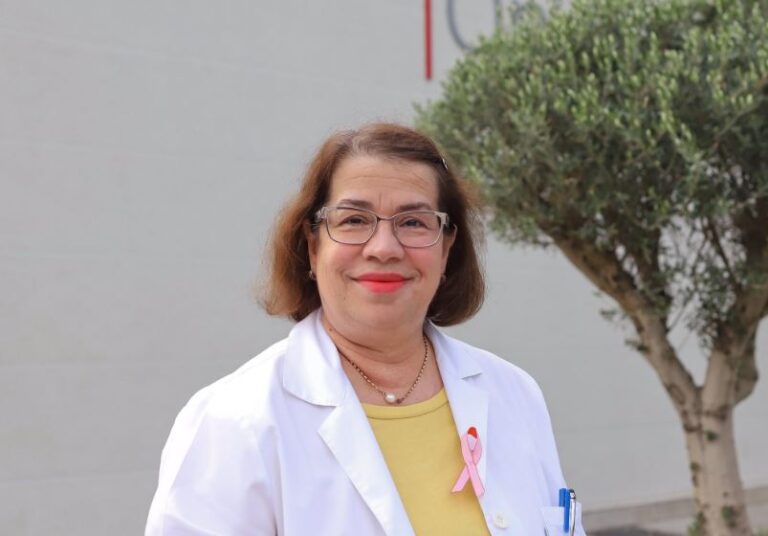 Tetori rozë/ Mjekja: Diagnoza e hershme rrit mbijetesën ndaj kancerit të gjirit