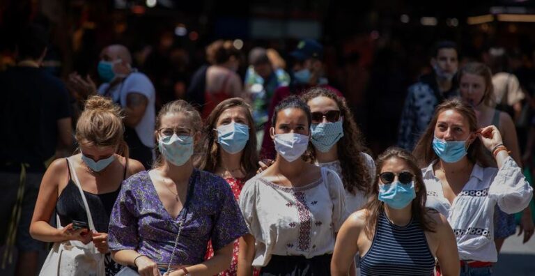 Studentët në protestë: Shkollat të mos mbyllen