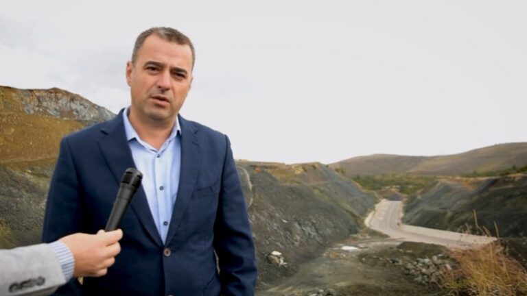PD denoncon vjedhjen me rrugën Korçë-Ersekë: Projekti u zvarrit për të vjedhur, 20 mln euro për 4 km