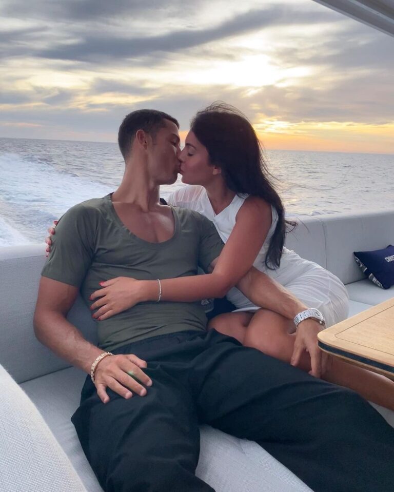 Georgina na tregon si po i shkon izolimi Ronaldos, me një dedikim romantik!