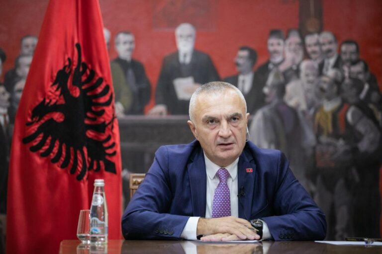 Presidenti Meta thirrje urgjente qeverisë: Sistemi shëndetësor rrezikon të zhytet në kolaps. Rimbursoni ata që kurohen në shtëpi