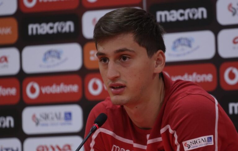 Kumbulla: Nuk jam unë lideri në Kombëtare, ja çfarë më tha Chiellini për kalimin te Roma!