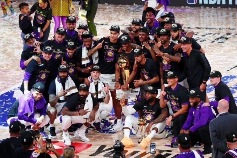 NBA, LA Lakers fiton titullin e 17, LeBron James i bën 4