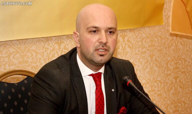 T’i shesës frigoriferin eskimezit