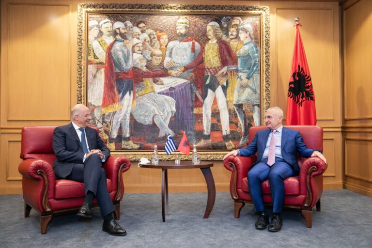 Presidenti Meta pret ministrin grek: Marrëveshja për detin, sipas vendimit të Gjykatës Kushtetuese dhe ligjeve ndërkombëtare