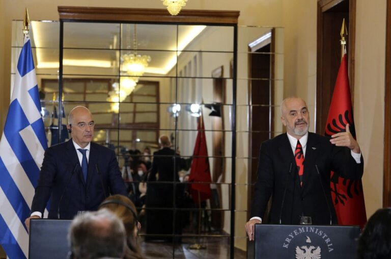 Vizita në Shqipëri, ministri i Jashtëm i Greqisë: Ramë dakord! Procedura në Hagë