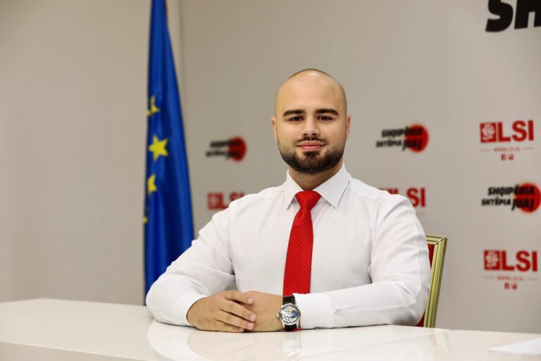 Mësuesi në Kumanovë i mëson nxënësve këngë për trimat e kombit, Pojana: Bashkimi më i madh është bashkimi i zemrave