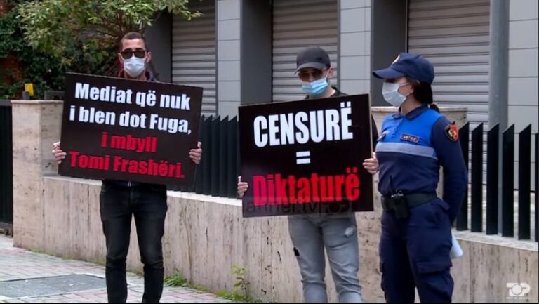 Protesta tek AKEP, kundër censurës ndaj medias