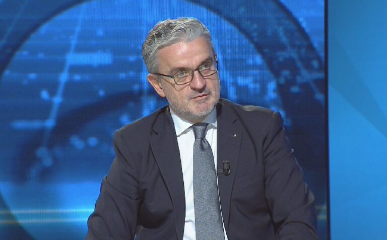 Shano: Varhelyi përdor gjuhë burokrate, ne nuk kemi gjykata, borxhi total ka shkuar në 115%