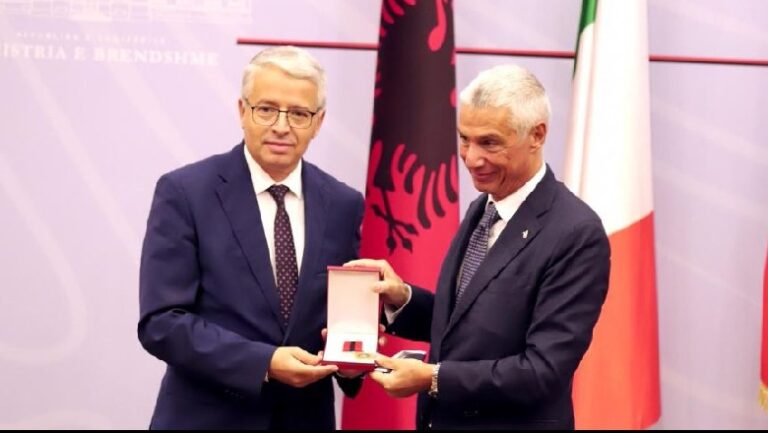 Lleshaj medalje nderi zv.drejtorit të Policisë Italiane, Rizi: Lirimin e Alvit e dëshironim fort